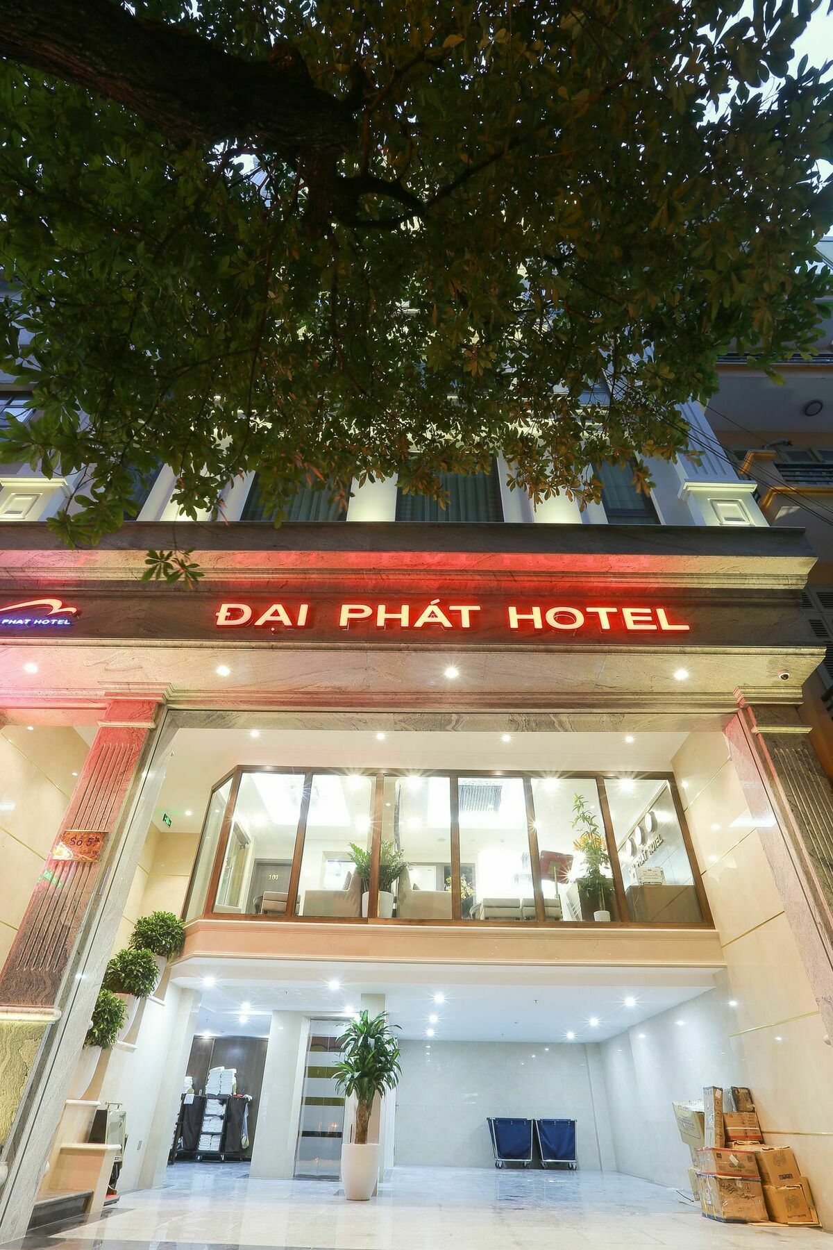 Dai Phat Hotel Hanoi Buitenkant foto